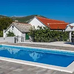 House Camellia With Fenced Pool And Playground *