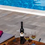 House Camellia With Fenced Pool And Playground Vakantiehuis Blizna Donja
