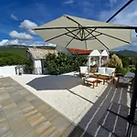 Vakantiehuis House Camellia With Fenced Pool And Playground Blizna Donja