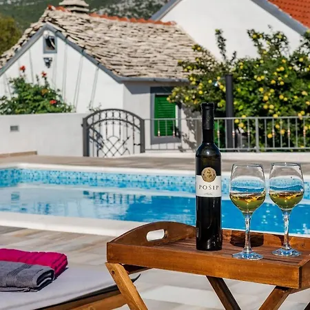 House Camellia With Fenced Pool And Playground Dom wakacyjny