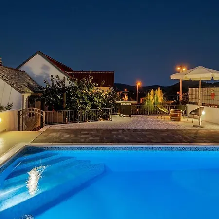 Dom wakacyjny House Camellia With Fenced Pool And Playground Blizna Donja