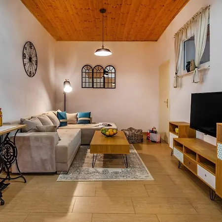House Camellia With Fenced Pool And Playground Casa vacanze