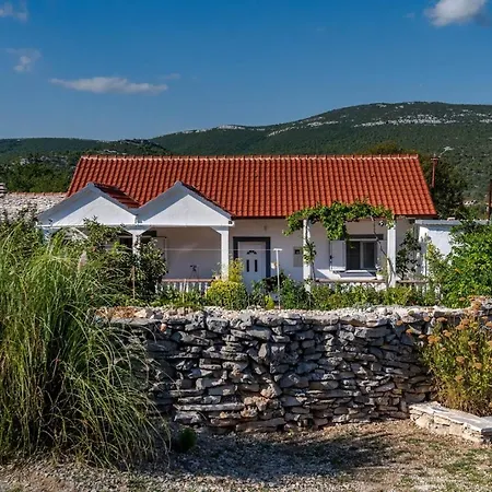 House Camellia With Fenced Pool And Playground * Blizna Donja