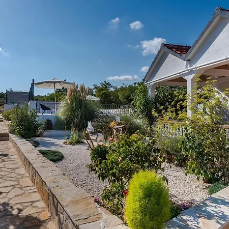 House Camellia With Fenced Pool And Playground Casa vacanze