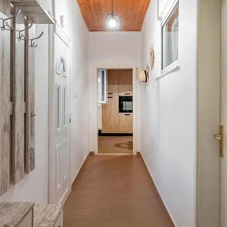 House Camellia With Fenced Pool And Playground بيت للعطل Blizna Donja