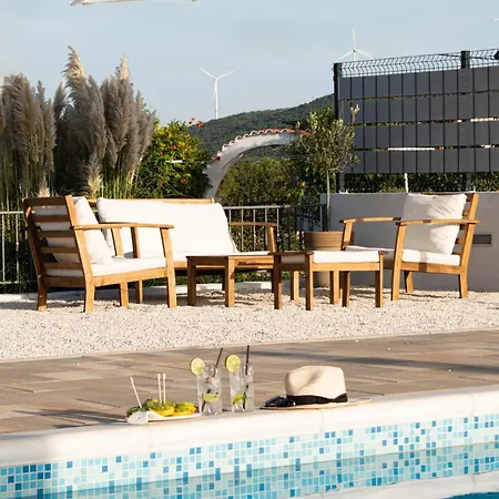House Camellia With Fenced Pool And Playground Blizna Donja