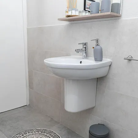 House Camellia With Fenced Pool And Playground Blizna Donja